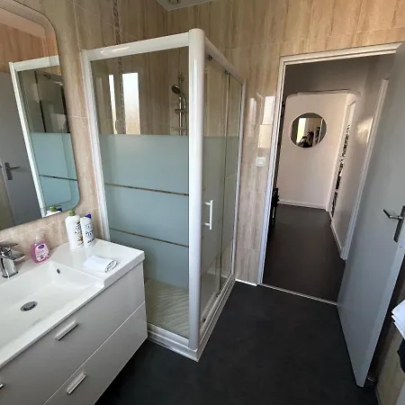 Apartment Superbe Dans Saint-Laurent-du-Var