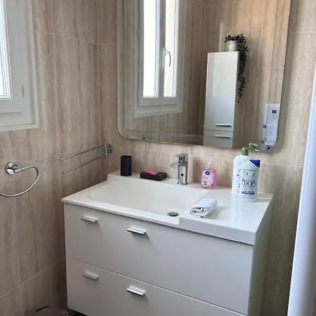 Apartment Superbe Dans Saint-Laurent-du-Var